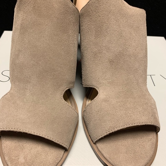 Tally Ankle Cuff Sandal
SOLE SOCIETY - Picture 13 of 16